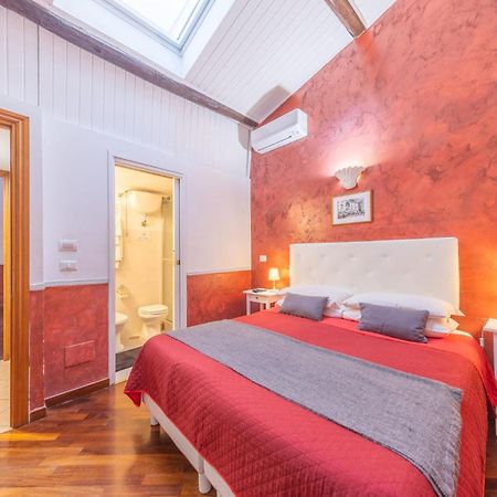 Room In Bb - Skylight Double Room In History House Roma Esterno foto