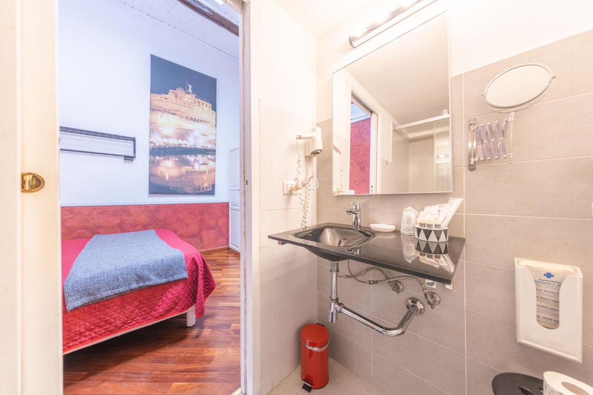 Room In Bb - Skylight Double Room In History House Roma Esterno foto